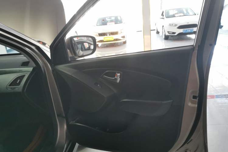 Used Hyundai ix35 2015 2.0L Automatic 2WD Smart Type China IV
