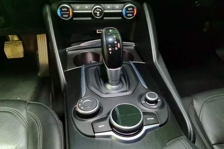 Used Alfa Romeo Giulia 2017 2.0T 280HP Luxury Edition
