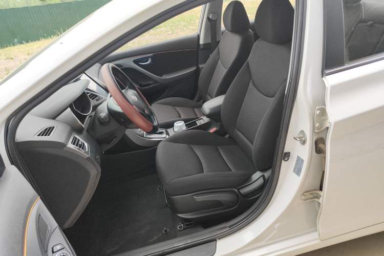 Used Hyundai Elantra 2015 1.6L Automatic Leading Model