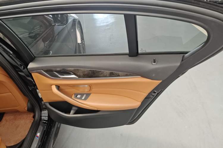 Used BMW 5 Series 2018 Restyled 530Li Leading Edition M Sport Package
