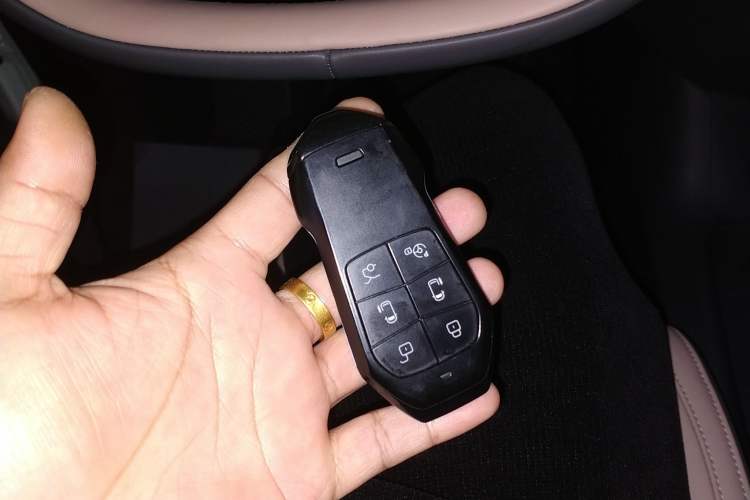 Used XPeng X9 2025 740 Ultra-Long Range Max
