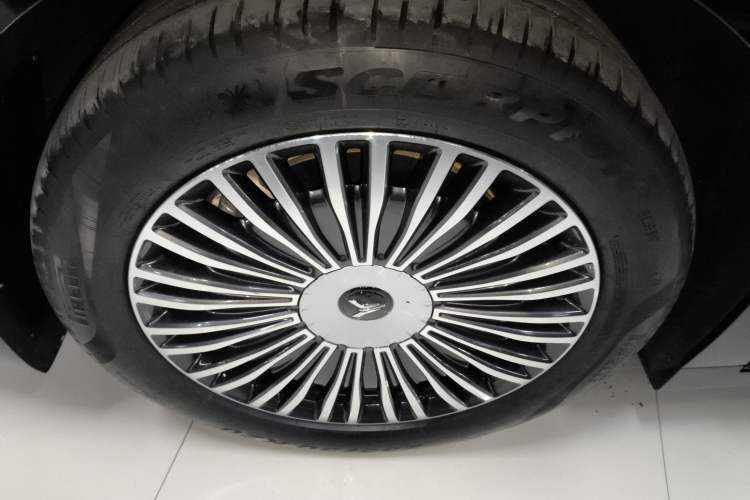 Used VOYAH Dream 2025 PHEV Four-Wheel-Drive Flagship Kunpeng Edition
