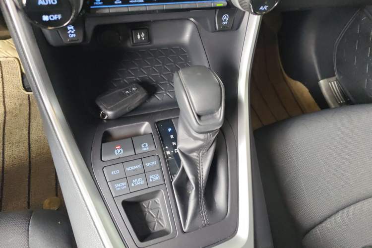 Used Toyota RAV4 2020 2.0L CVT 4x4 Trend Edition
