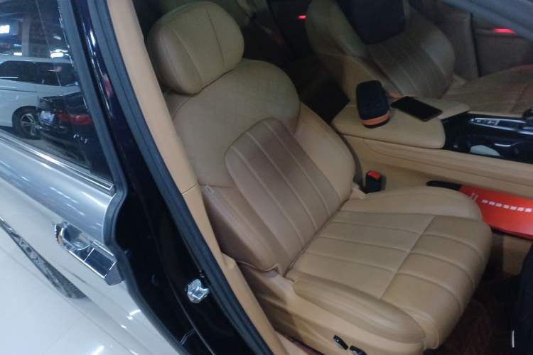 Used VOYAH Dream 2024 PHEV Extended-Range Premium Edition
