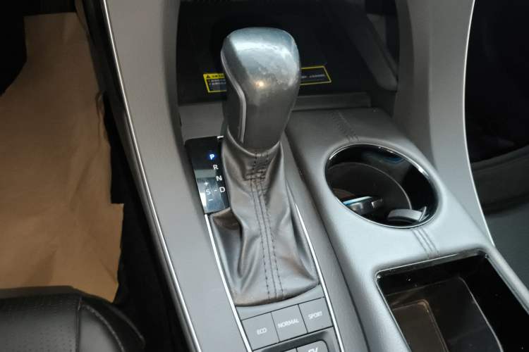 Used Toyota Avalon 2019 Dual-Engine 2.5L Luxury Edition China VI Standard
