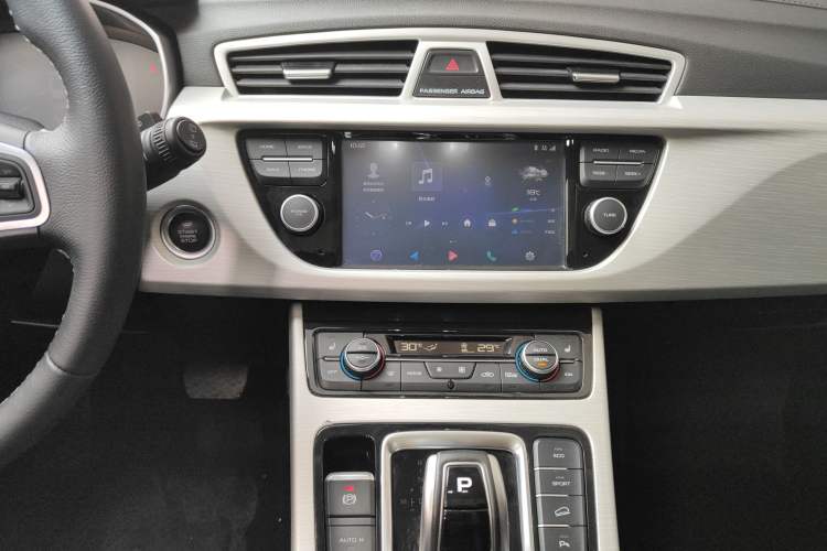 Used Geely Auto Emgrand X7 Sport 2020 1.8TD DCT Two-Wheel Drive Smart Connect 4G-Enabled Version
