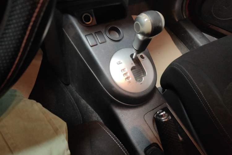 Used Dongfeng Fengdu MX6 2015 2.0L CVT Two-Wheel Drive All-Around Version
