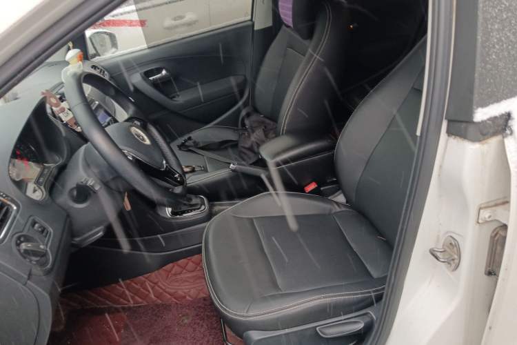 Used Volkswagen Polo 2016 1.6L Automatic Comfort Model