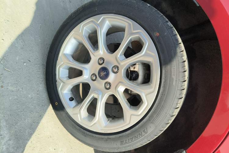 Used Ford EcoSport 2018 1.5L Automatic Platinum Wing Model
