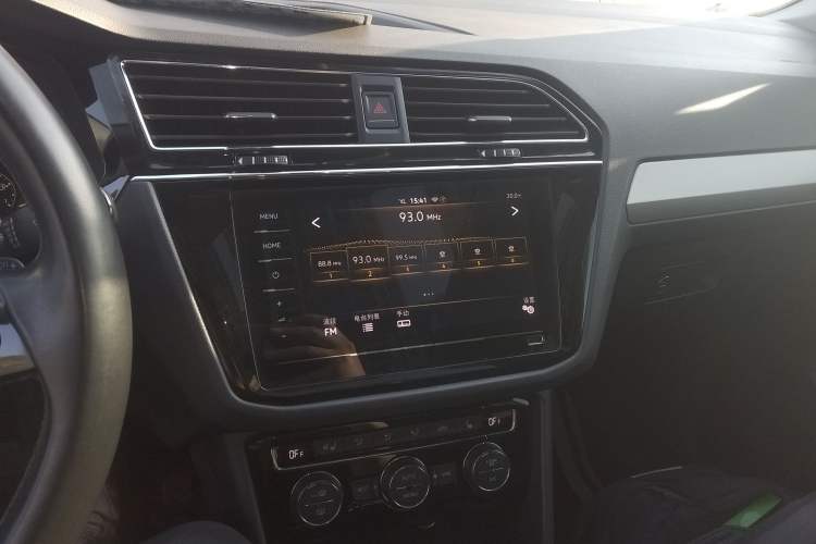 Used Volkswagen Tiguan L 2019 Revised 330TSI Automatic Two-Wheel Drive Smart & Luxury Edition China VI Standard
