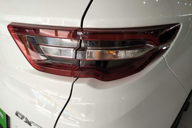 Used Soueast DX7 2018 Prime 1.5T Automatic Smart Connect Starry Sky Edition China V Standard
