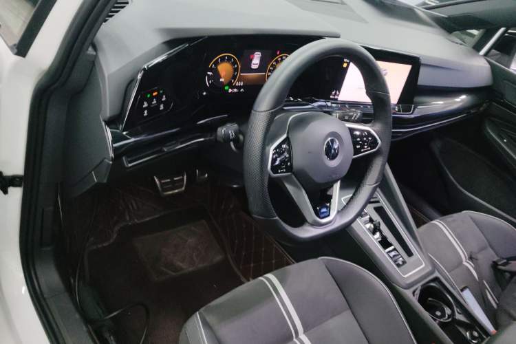 Used Volkswagen Golf 2023 Facelift 280TSI DSG R-Line Lite
