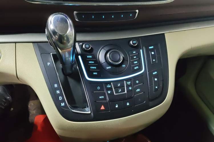 Used Buick GL8 2015 2.4L Luxury Business Premium Edition
