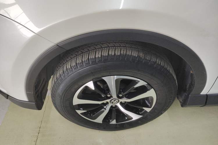 Used Toyota RAV4 2016 2.0L CVT Two-Wheel Drive Fashion Edition China V Standard
