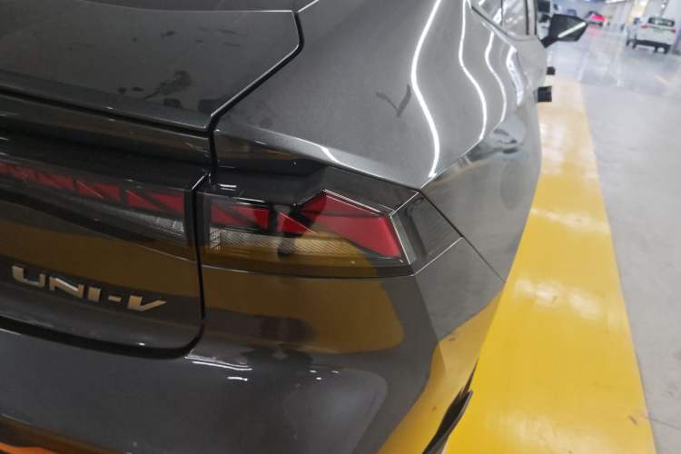 Used Changan UNI-V 2024 1.5T Prestige Sport Edition
