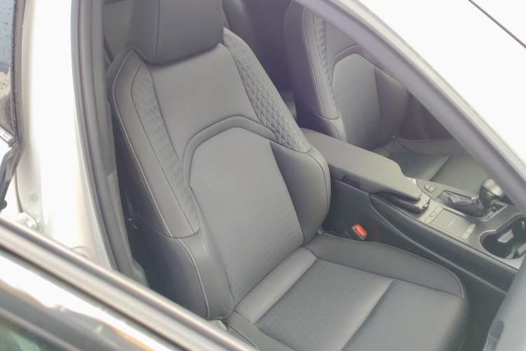 Used Lexus UX 2020 260h Explore & Adventure Edition
