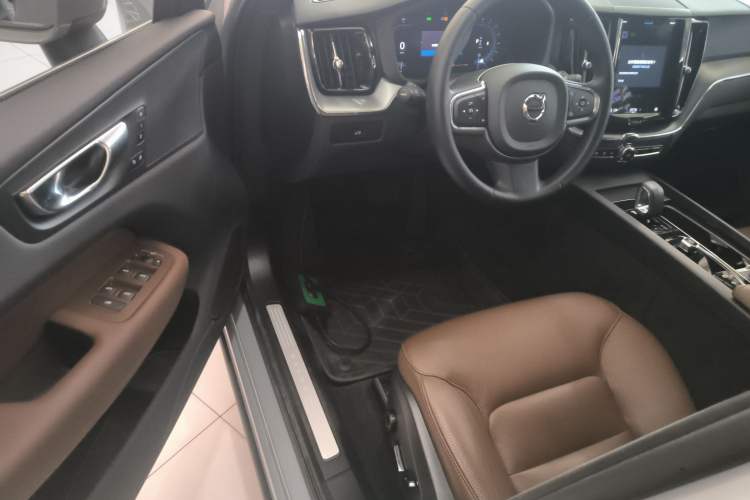 Used Volvo XC60 2024 B5 4x4 Smart Luxury Edition

