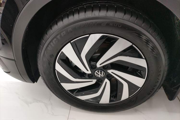 Used Volkswagen Tiguan L 2024 Outstanding Model 300TSI Automatic Two-Wheel Drive Longteng Edition
