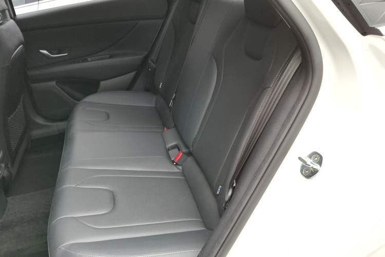 Used Hyundai Elantra 2023 1.5L CVT LUX Prestige Edition
