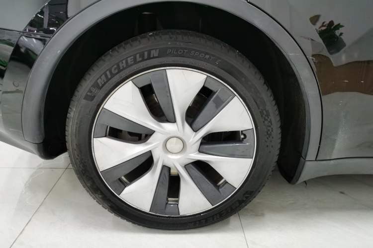 Used Tesla Model Y 2021 Long-Range All-Wheel-Drive Version
