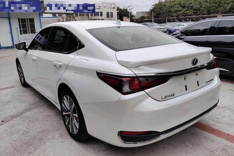 Used Lexus ES 2018 300h Premier Edition China VI Standard