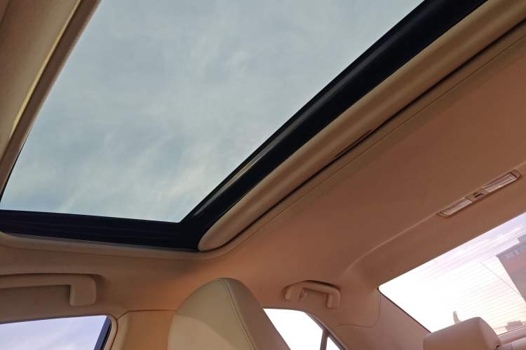 Used Toyota Camry 2016 2.0G 10th Anniversary Leading Edition
