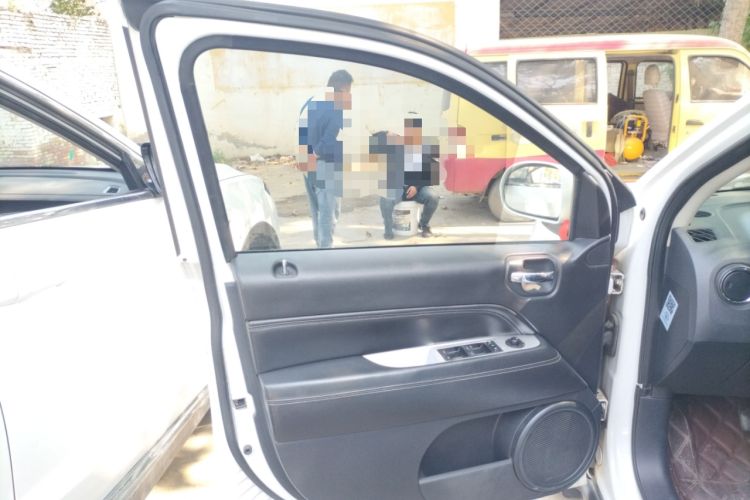 Used  Compass 2015 2.0L Two-Wheel Drive Luxury Edition