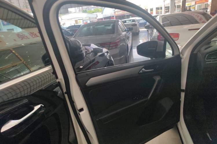 Used Volkswagen Tiguan L 2017 330TSI Automatic Two-Wheel Drive Luxury Edition
