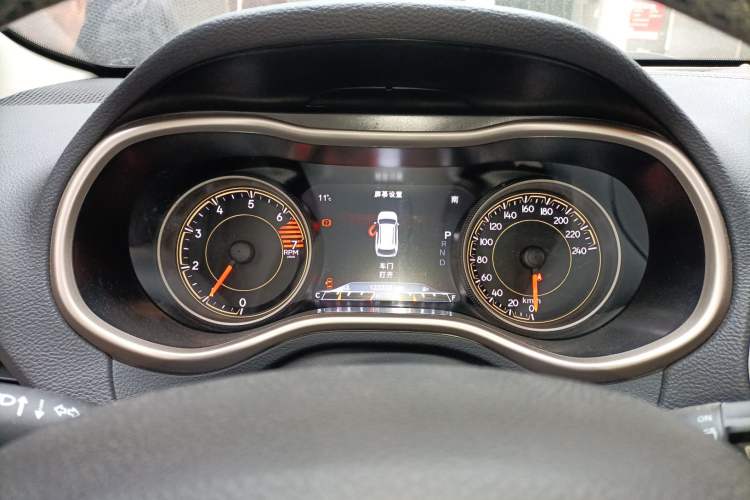 Used  Cherokee 2017 2.4L Leading Edition