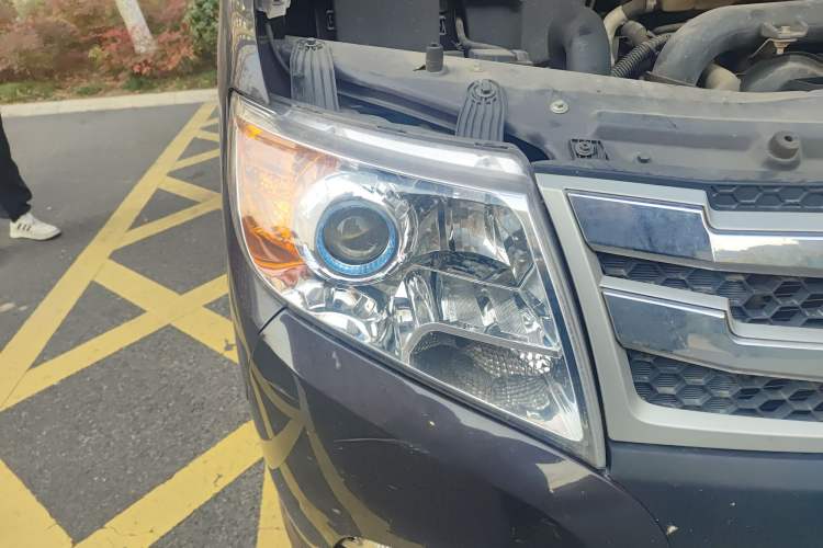 Used Dongfeng Yufeng Yufeng 2021 2.3T Power King Rear-Drive Logistics Vehicle Long Wheelbase High Roof Dual Rear Tires 6–9 Seats China VI Standard M9T