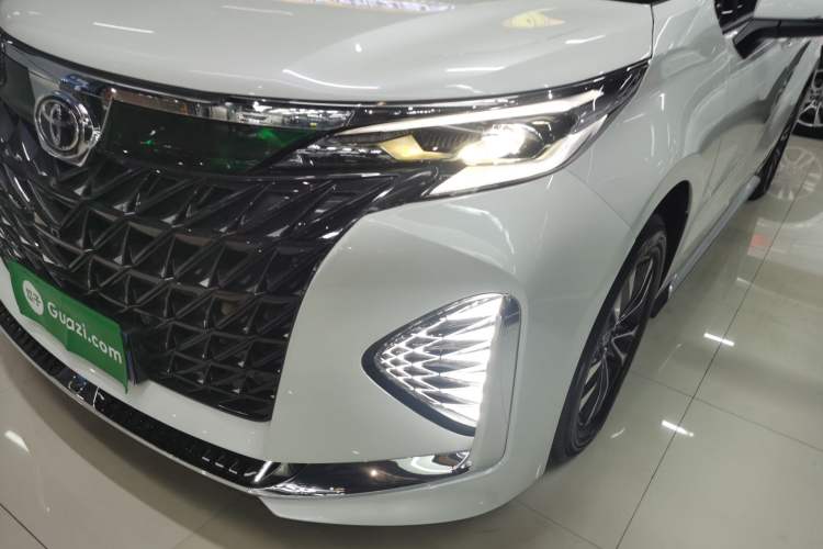 Used Toyota Granvia 2024 2.5L Hybrid Luxury Edition
