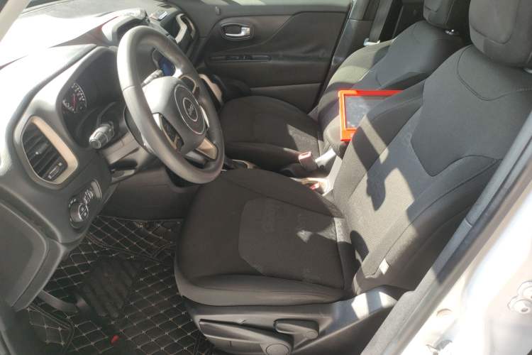 Used  Renegade 2017 180T Automatic Kinetic Edition+