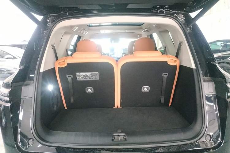 Used Leapmotor C16 2026 Extended-Range 280 LiDAR Zhizun Edition 6 Seats
