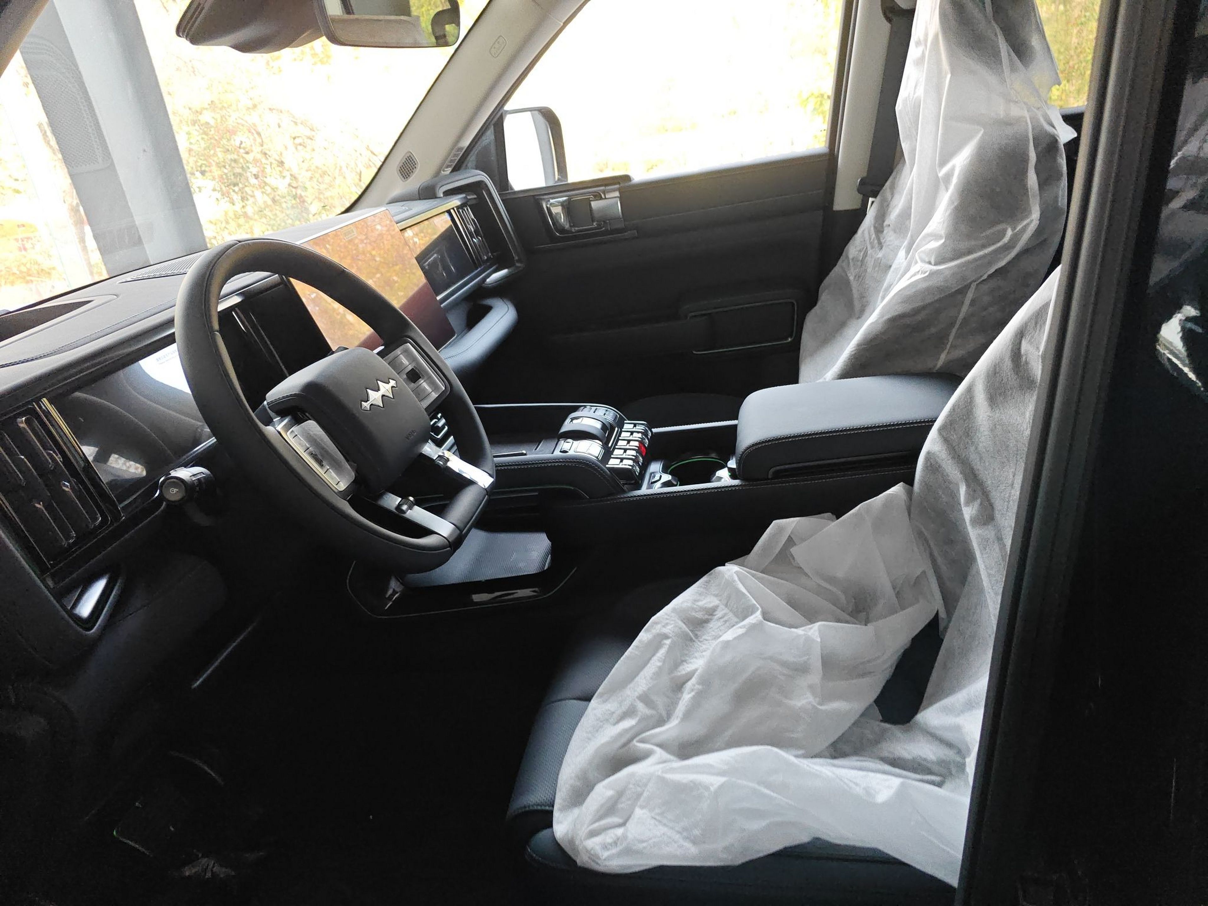 المقاعد الأمامية داخل السيارة