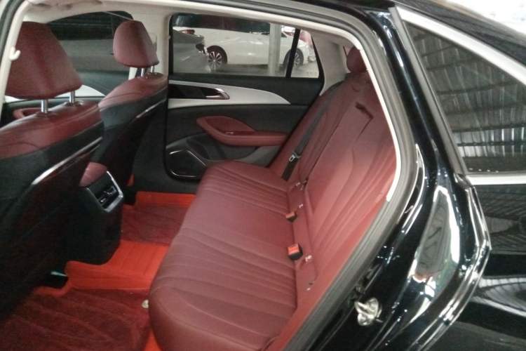 Used Hongqi H5 2025 2.0T Automatic Flagship 500 000th Unit Anniversary Edition
