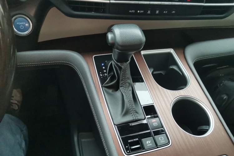 Used Toyota Sienna 2023 2.5L Hybrid Comfort Edition
