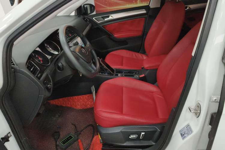 Used Volkswagen Golf 2018 1.6L Automatic Fashion Model