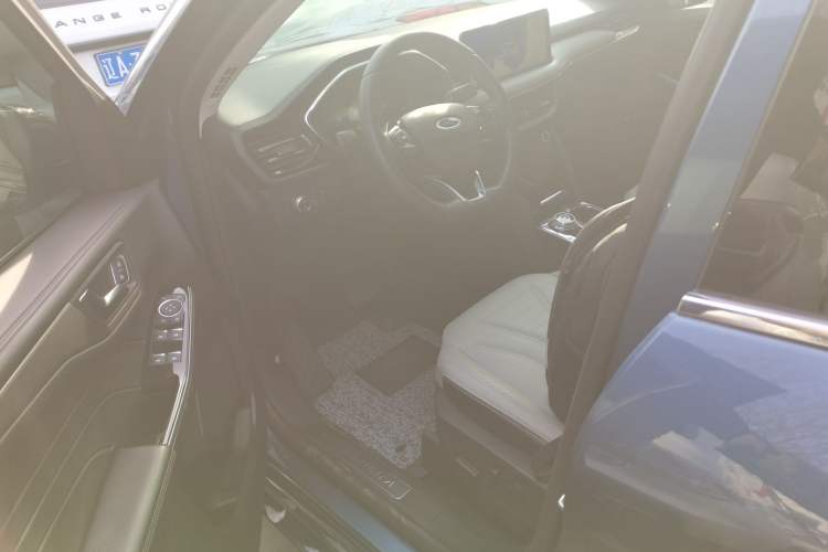 Used Ford Escape 2020 EcoBoost 245 Four-Wheel Drive Luxury Edition
