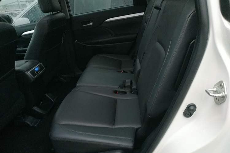 Used Toyota Highlander 2018 2.0T Four-Wheel Drive Luxury Version 7 Seats China VI Standard
