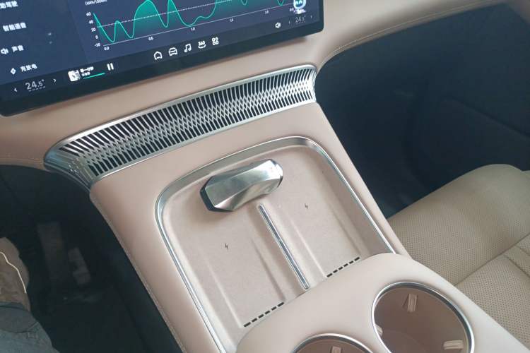 Used XPeng X9 2025 740 Ultra-Long Range Max
