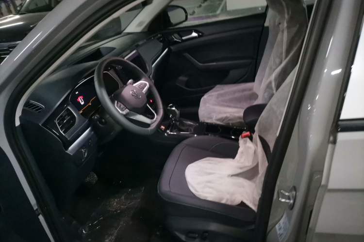 Used Volkswagen Tharu 
