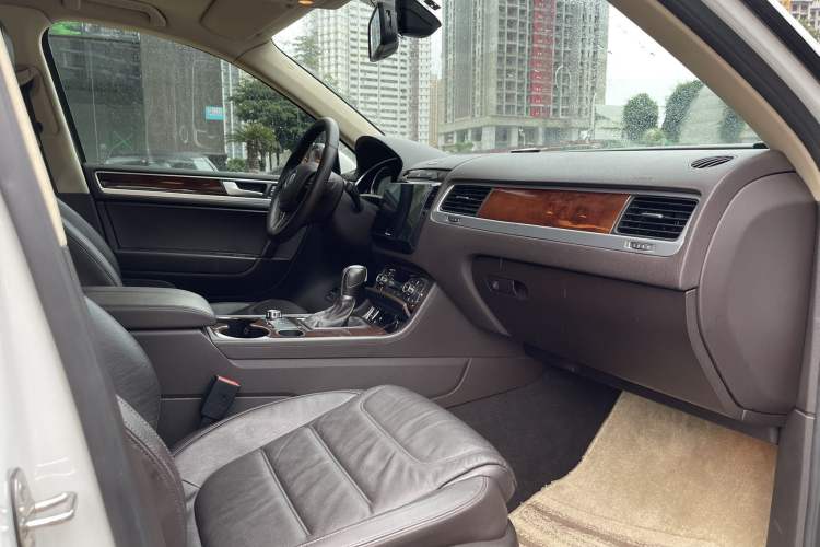 Used Volkswagen Touareg 2011 3.0 TSI Standard Version
