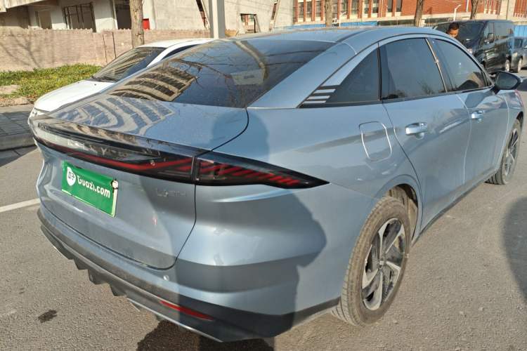 Used  L6 2025 EM-i 140km Starship Edition
