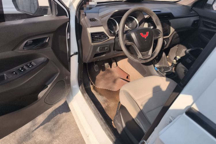 Used Wuling Hongguang 2019 1.5L S Standard Version China VI LAR
