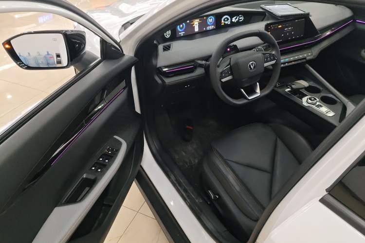 Used Changan UNI-V 2022 1.5T Prestige Version