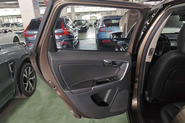 Used Volvo XC60 2015 T5 Smart Upgrade Model
