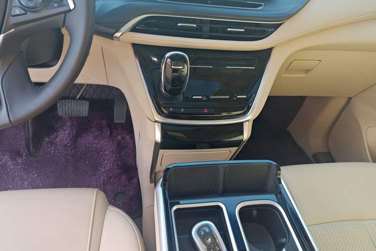 Used Buick GL8 2023 ES Lu Zun Deluxe and Yue Edition
