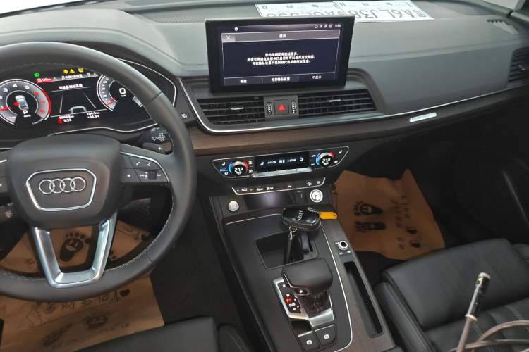 Used Audi Q5L 2022 40T Fashionable and Elegant Model
