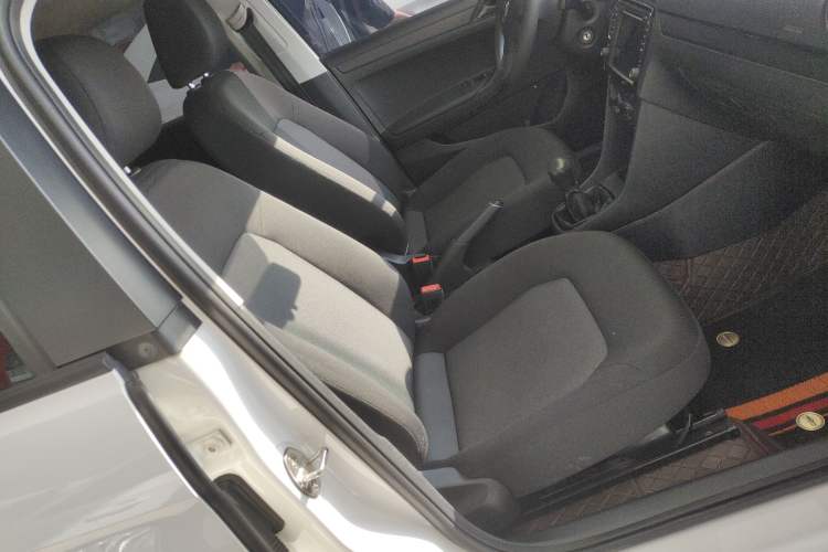 Used Volkswagen Jetta 2015 Zhuihui Edition 1.4L Manual Fashion Model