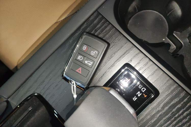 Used Land Rover Discovery Sport 2024 Luxury Custom Edition
